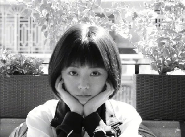 谭松韵和肇事者是小学同学，被告人对此有何表示？