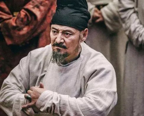 老戏骨尹铸胜被称为话剧教父，他在话剧方面取得了怎样的成就？