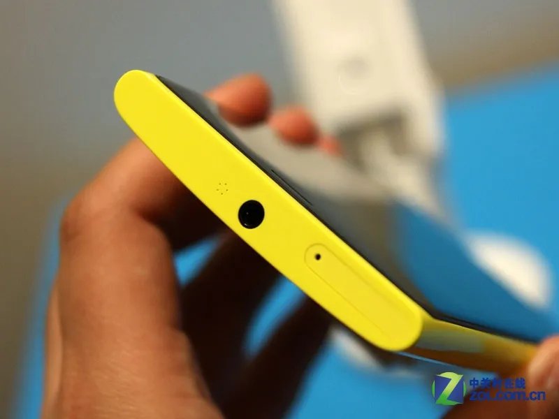 黑白红黄全都有 诺基亚920T全方位套图