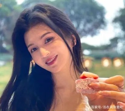 网红小冉抽脂感染去世，如此年轻漂亮的女孩，却热衷于整形，你怎么看？