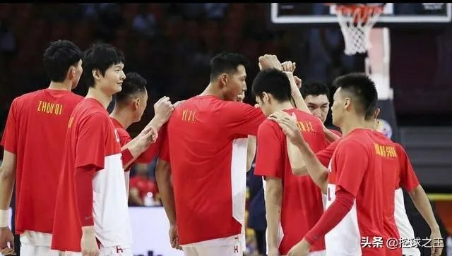 王哲林点赞央视批评自己的微博，而周琦点赞球迷为自己洗白的微博，你怎么看？