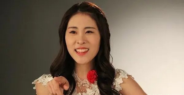 张碧晨微博评论被网友指责了，你怎么看待张碧晨的发文？