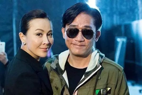 张曼玉和刘嘉玲，为何会为了梁朝伟明争暗斗20年？