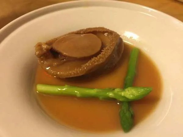 知名餐厅3000块一桌被吐槽,网友吐槽都说了什么?