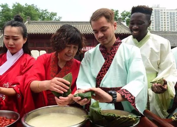 武汉大学为什么会一次性清退92名留学生？