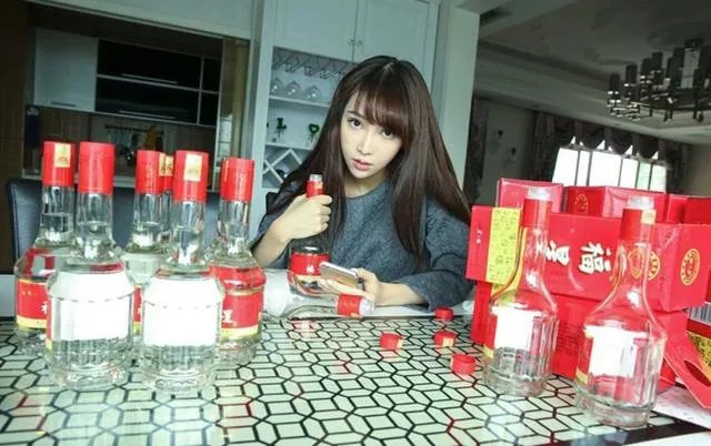 近期除了价格一直坚挺的茅台外，五粮液、洋河、水井坊等白酒相继提价，这是为什么？