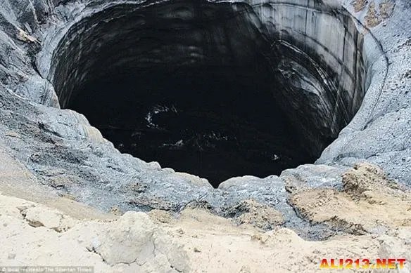 西伯利亚“末日天坑”：全球变暖打开地狱之门？