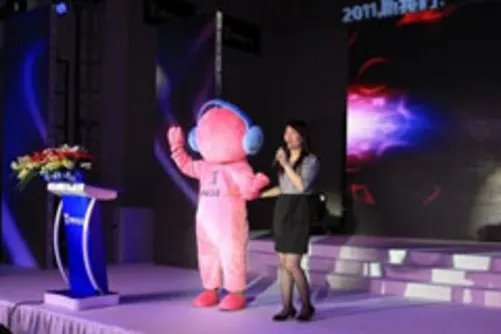 私密性加倍! 看公司情侣玩转Talkbox