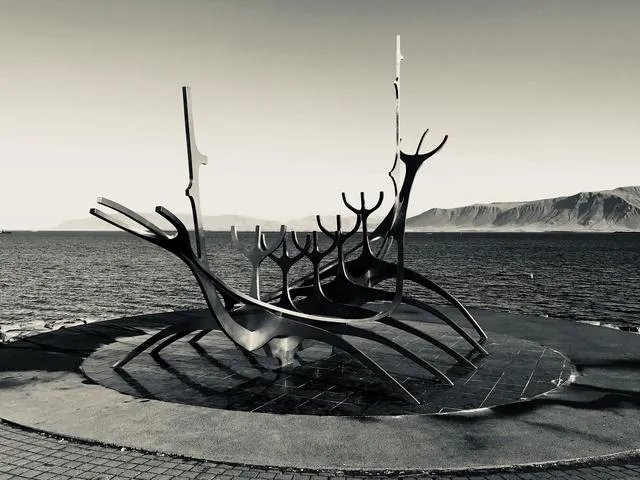 田馥甄的第三张个人专辑《渺小》明明逼格很高，但喷的人却多，而且获奖也不多？