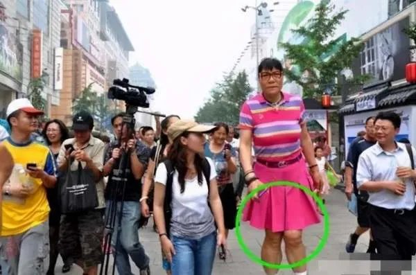 53岁女篮巨人郑海霞近况：双腿变形无子女陪伴，为何丈夫去向成谜？