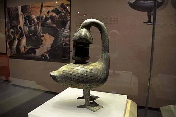 古墓中的长明灯是怎么回事？