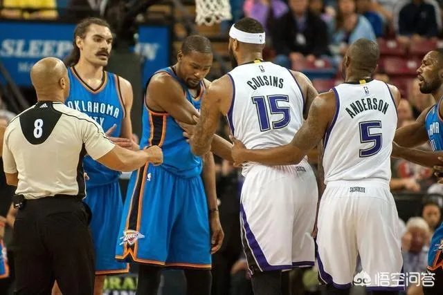 你如何看待考辛斯接近底薪加盟勇士？