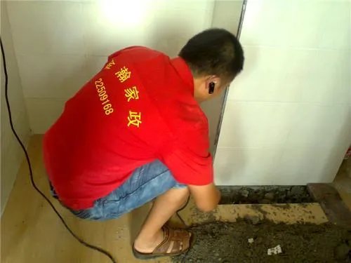 卫生间墙面渗水的原因及处理方法