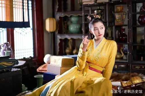 关晓彤接演小成本网剧《我就是这般女子》，是太过任性，还是资源太虐？