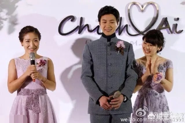 日本公开赛后刘诗雯发博晒福原爱送的礼物。怎样评价这一对跨国姐妹花之间的迥异人生？