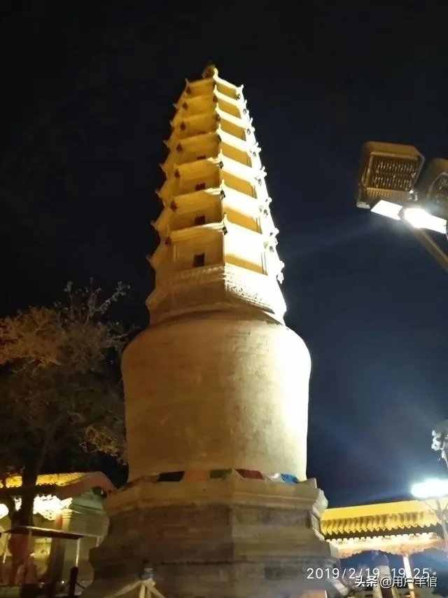 到了夜晚，兰州哪个建筑物吸引你？