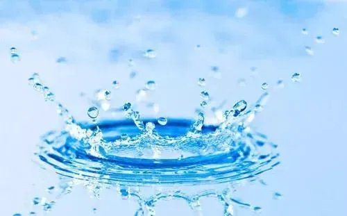 ＃吐槽＃去朋友家上厕所，马桶漏水也太尴尬了吧