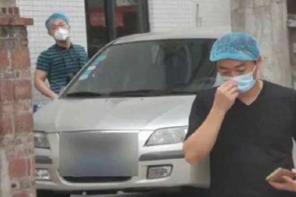 两男孩车内窒息，谁的责任？车主还是家长？