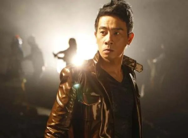 被称是极品穷人的陈小春，资产身价到底有多少？