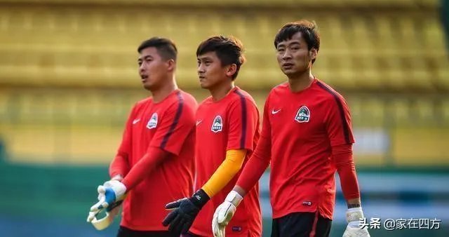 若国足打入2022年世预赛十二强赛的话，是不断前进好，还是锻炼新人，为未来做准备好呢？