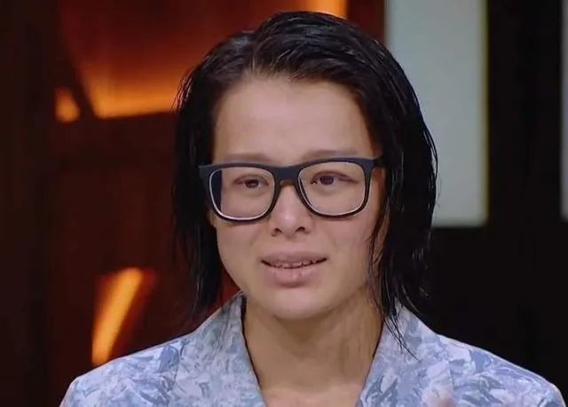 如何看待《演员请就位2》唐一菲退赛这件事？