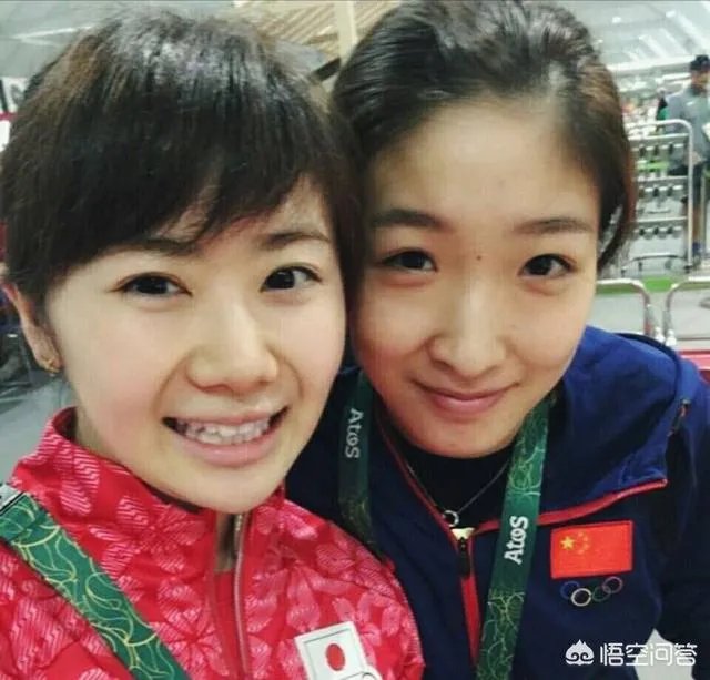 日本公开赛后刘诗雯发博晒福原爱送的礼物。怎样评价这一对跨国姐妹花之间的迥异人生？