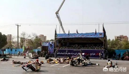 伊朗阅兵遭武装分子持枪突袭,在场几千士兵为何无一开火还击?