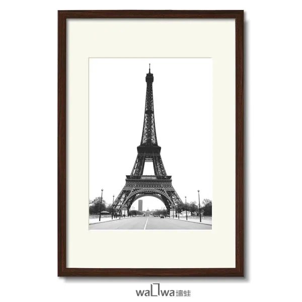 求埃菲尔铁塔的黑白画