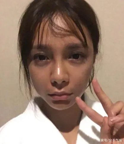 沈梦辰录真正男子汉暴晒后的肤色，太真实了，有点不敢认，这是怎么回事？