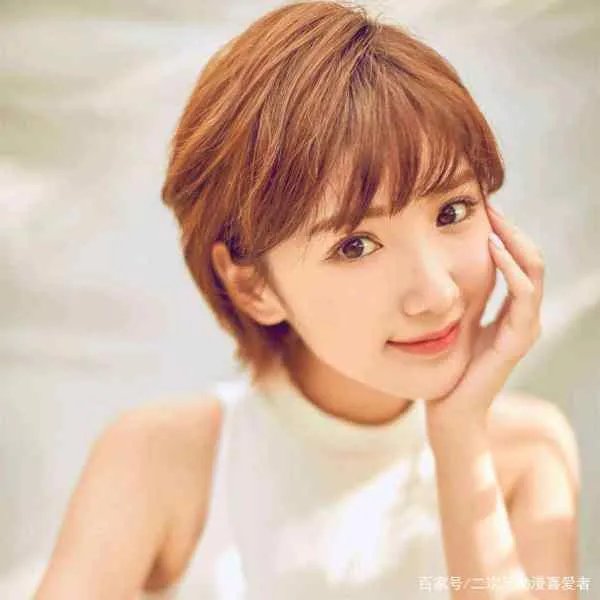 两人同时被《甄嬛传》捧红，毛晓彤火的一塌糊涂，为何崔漫莉无戏可拍？