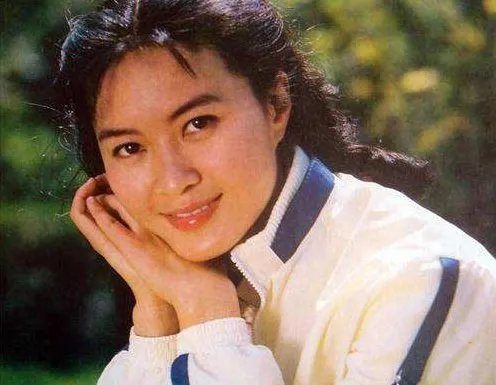 女演员方舒与屠洪刚离婚后，独自养育两个女儿，现在怎么样了？