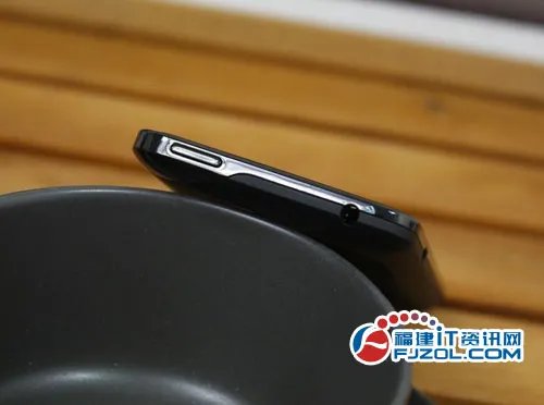 色彩鲜艳安卓手机 HTC T328d仅需1195