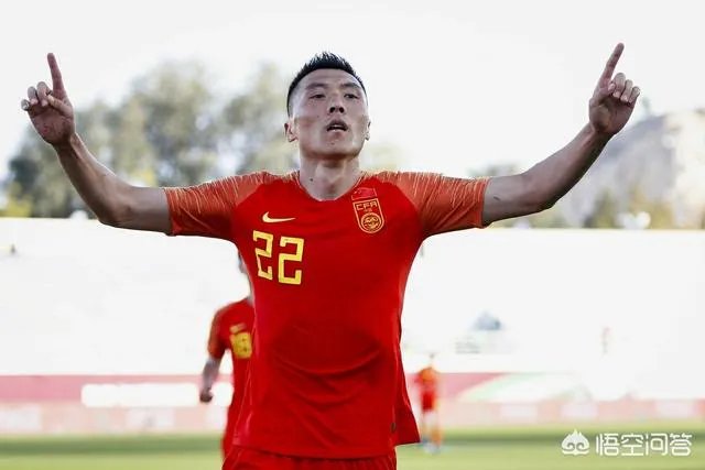 于大宝进球后，为什么菲律宾队员向裁判举手示意？中国队有人手球了吗？