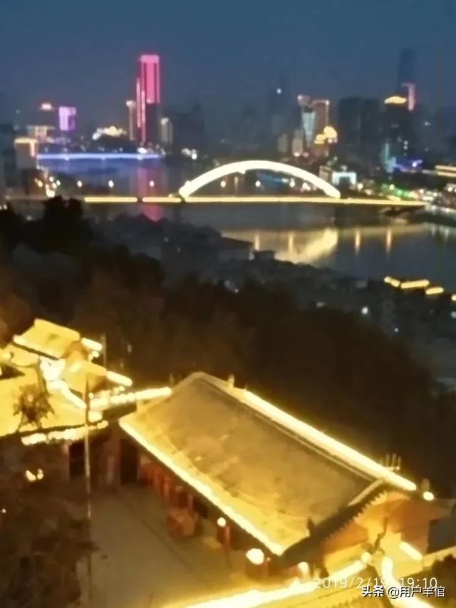 到了夜晚，兰州哪个建筑物吸引你？
