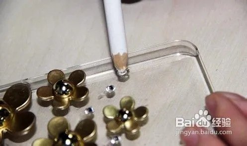 手机壳贴钻还能这样DIY 你不知道吧