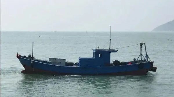 浙江舟山海域一渔船沉没，目前已有8人遇难，悲剧发生的原因是什么？