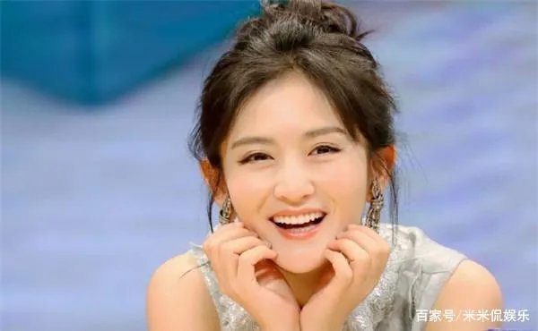 谢娜二胎后复出录快本，她为什么这么火？