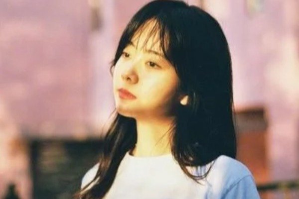 谭松韵走机场被粉丝送面粉,求给钟汉良“体面”,究竟是怎么回事?