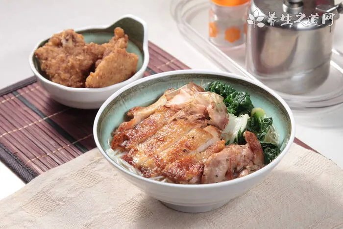 经典名菜泥鳅钻豆腐，泥鳅真能钻到豆腐里吗？上桌一看长见识了