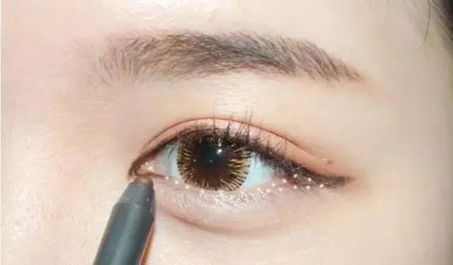 如何化韩式眼妆？