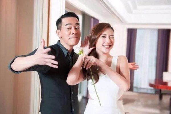 应彩儿出席陈小春演唱会，大秀恩爱，有没有被甜到？