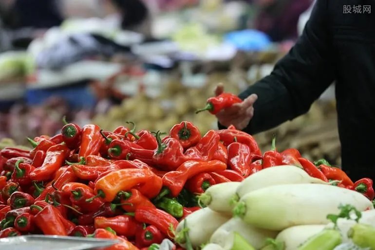 北京10月以来部分菜价涨超50% 受到什么影响？