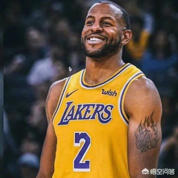 7月10日，雄鹿裁掉大前锋洛伊尔，湖人PF位置是最弱一环，他们该签下洛伊尔吗？