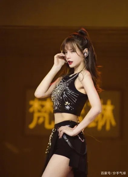 沈梦辰录真正男子汉暴晒后的肤色，太真实了，有点不敢认，这是怎么回事？