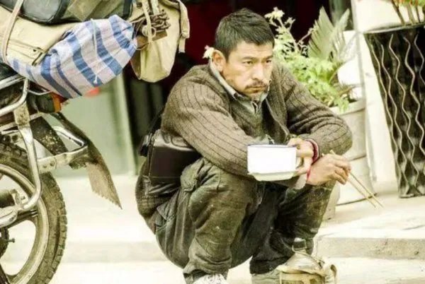 《失孤》原型终于找回,一家人相拥哭成泪人，被拐卖的儿子如今过得如何？