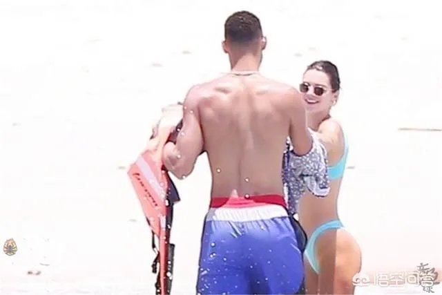 西蒙斯、TT和卡戴珊姐妹一起度假，你怎么看？