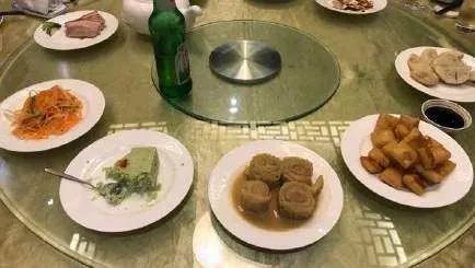 知名餐厅3000块一桌被吐槽,网友吐槽都说了什么?