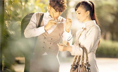 婚纱影楼网站盘点 网上怎样订婚纱