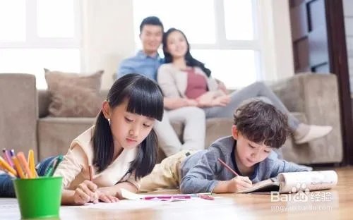 陪娃写作业遭打 如何正确的陪伴小孩写作业