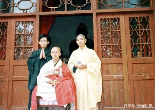 海灯法师77岁高龄还能二指禅倒立？圆寂后徒弟道出实情是什么？